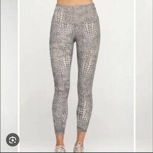 Evolution and Creation Gray Snakeskin Print Leggings Size Large